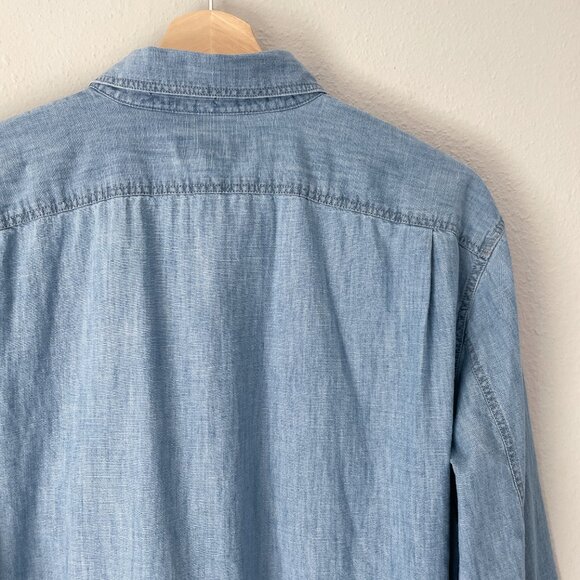 Banana Republic Standard Fit 2 Pocket Chambray Shirt Size Medium NWT - Picture 8 of 11